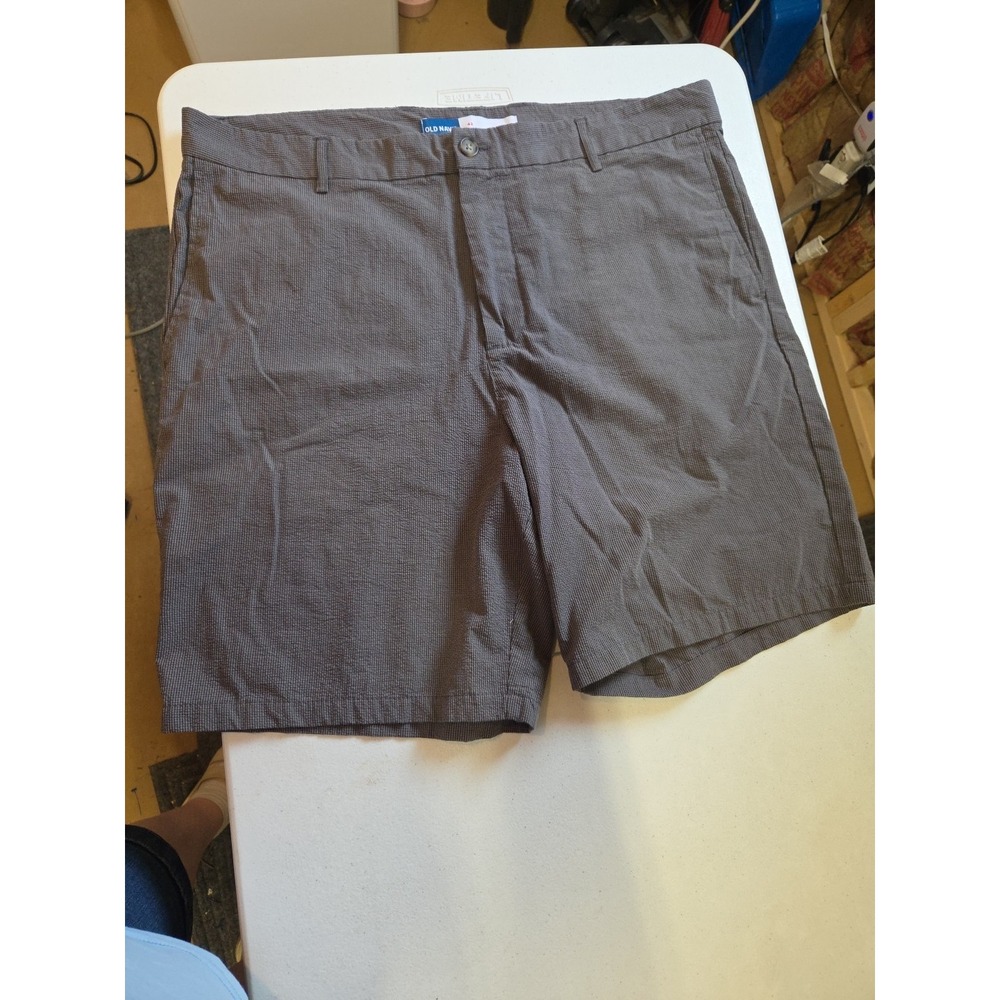 Old Navy Mens Size 42 Seersucker Gray Check Chino Shorts 9 Inch Inseam